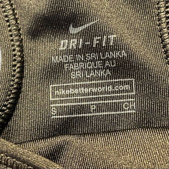 ✨Black and White Nike Dri-fit Polkadot Sports Bra ✨ - Picture 4 of 7